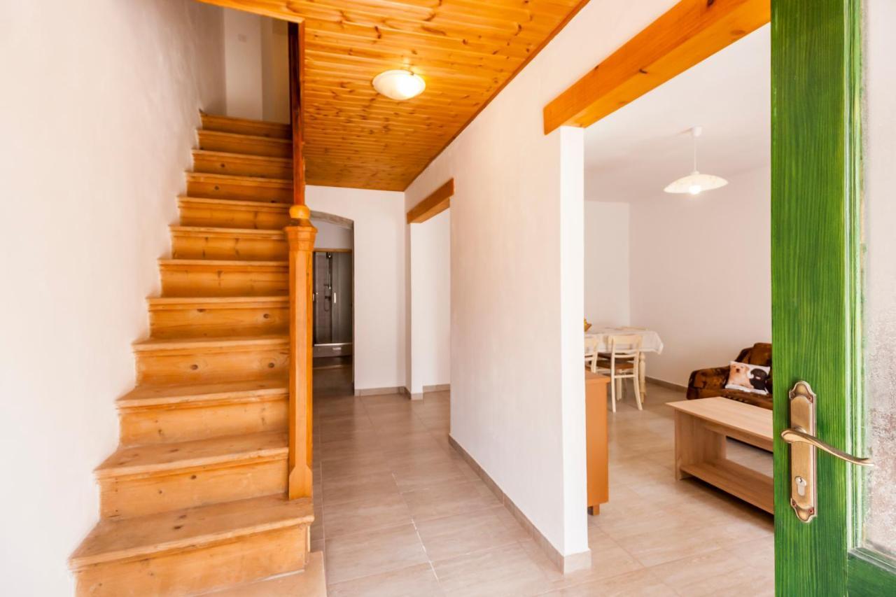 House Krizanic In Marcana, Istria, With 2 Apartments, Total 9 Guests Exteriör bild