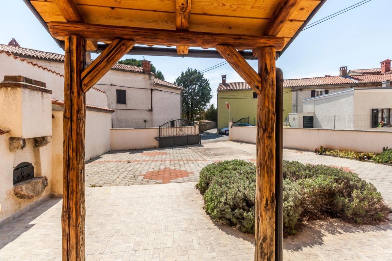 House Krizanic In Marcana, Istria, With 2 Apartments, Total 9 Guests Exteriör bild