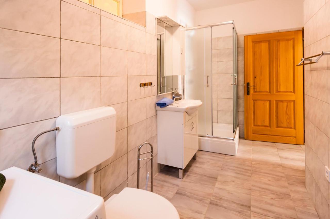 House Krizanic In Marcana, Istria, With 2 Apartments, Total 9 Guests Exteriör bild