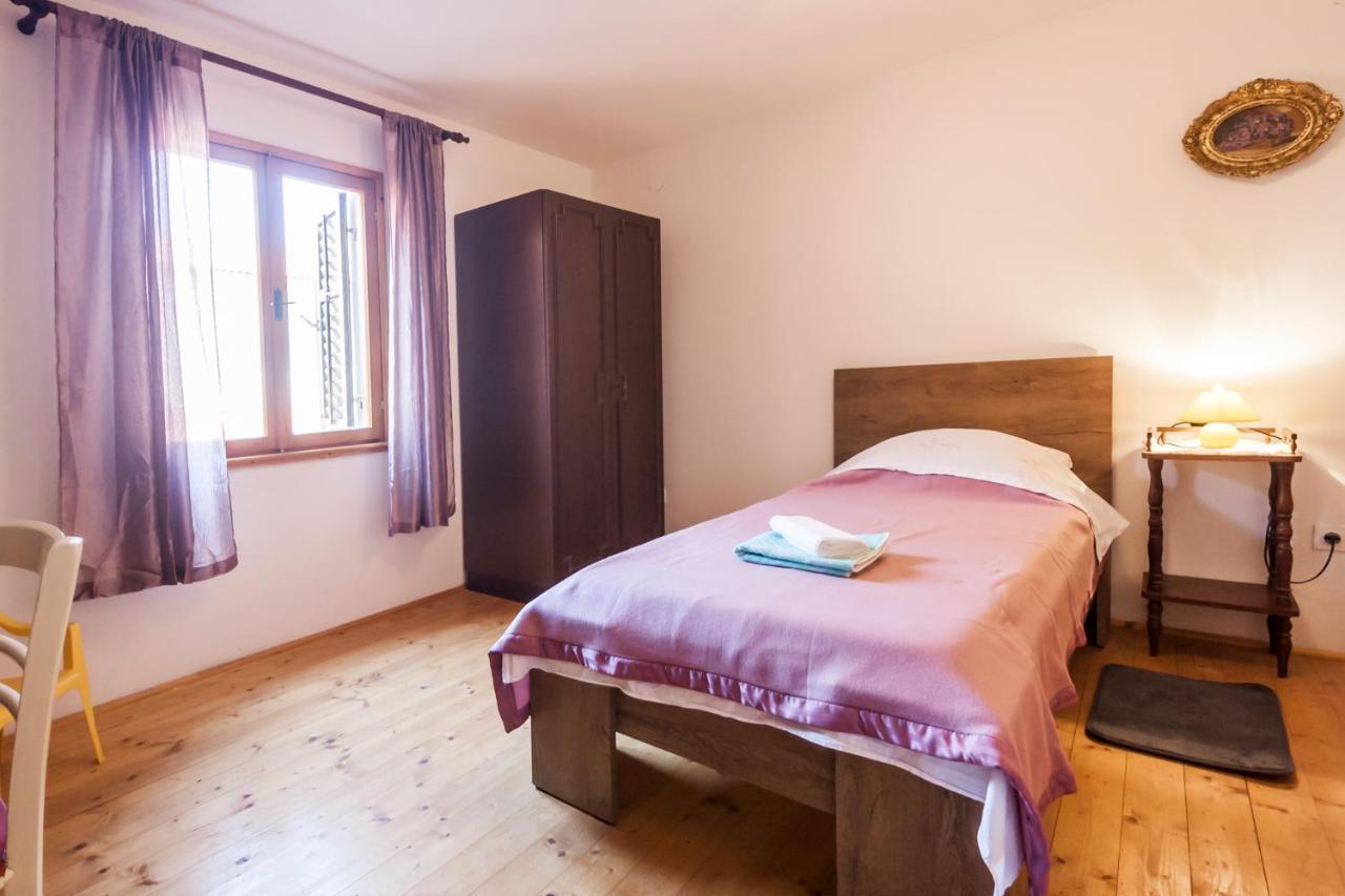 House Krizanic In Marcana, Istria, With 2 Apartments, Total 9 Guests Exteriör bild