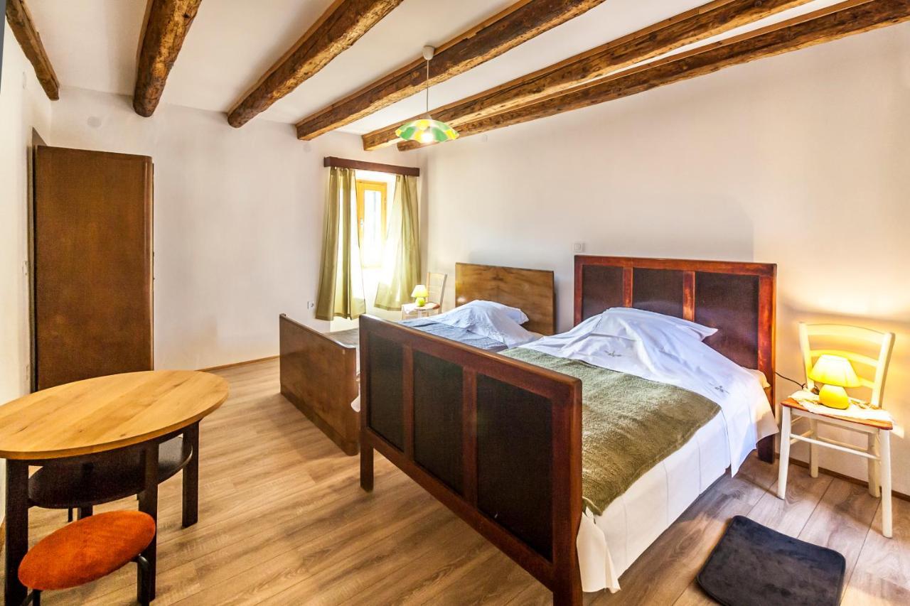 House Krizanic In Marcana, Istria, With 2 Apartments, Total 9 Guests Exteriör bild