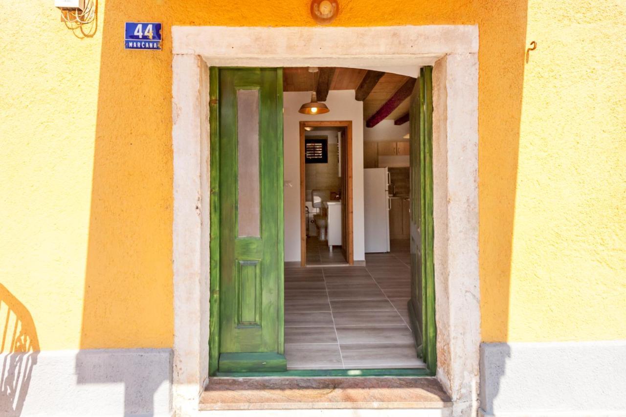 House Krizanic In Marcana, Istria, With 2 Apartments, Total 9 Guests Exteriör bild