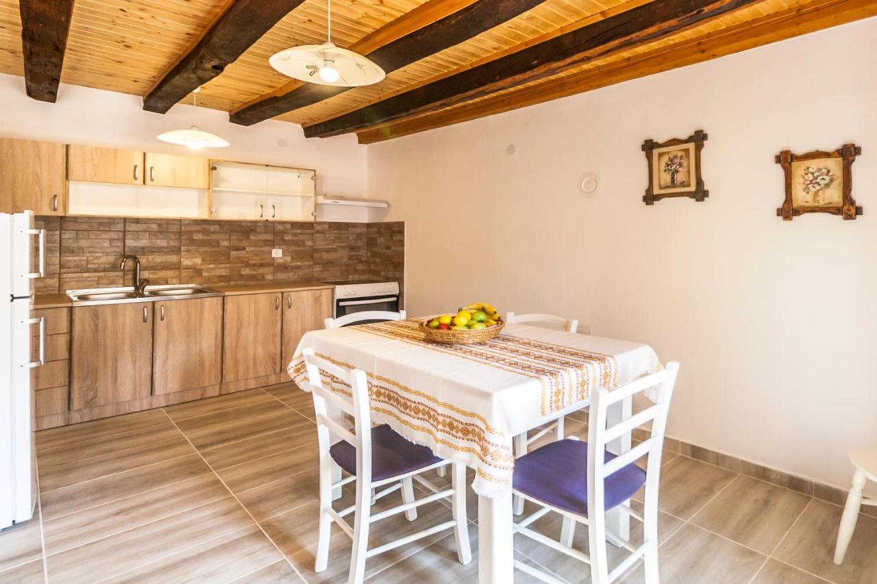 House Krizanic In Marcana, Istria, With 2 Apartments, Total 9 Guests Exteriör bild