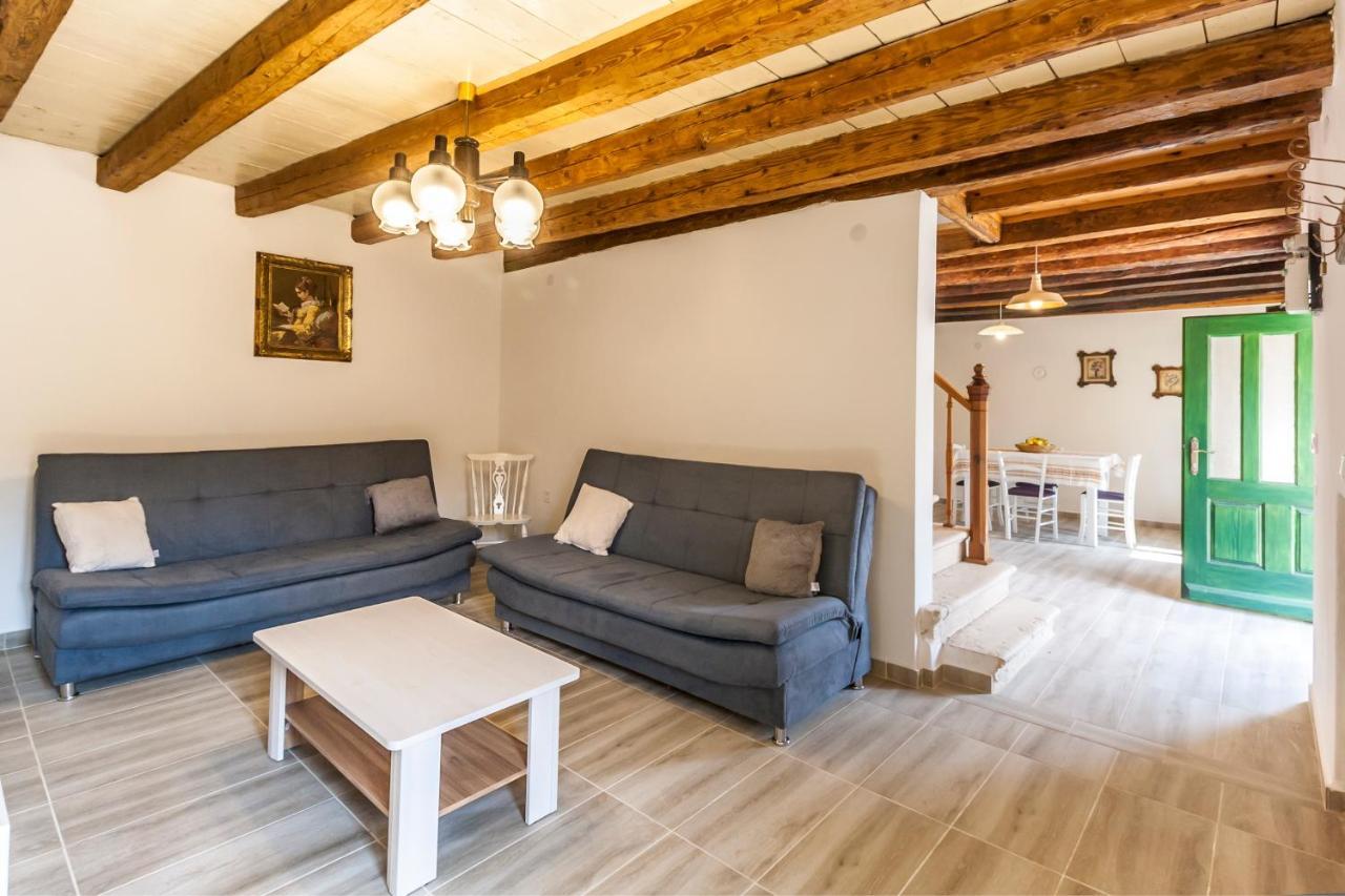 House Krizanic In Marcana, Istria, With 2 Apartments, Total 9 Guests Exteriör bild