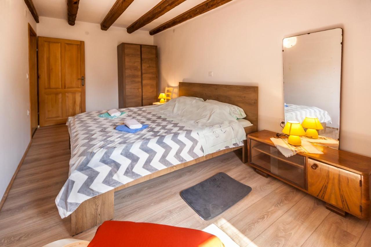 House Krizanic In Marcana, Istria, With 2 Apartments, Total 9 Guests Exteriör bild
