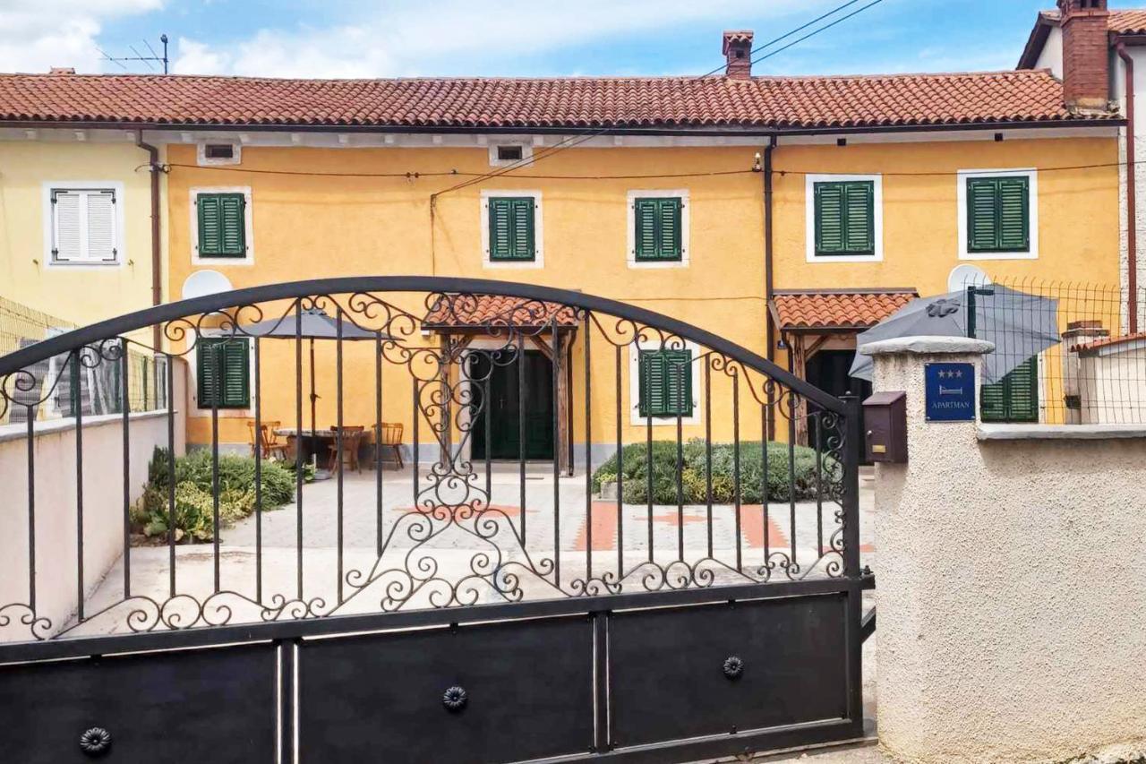 House Krizanic In Marcana, Istria, With 2 Apartments, Total 9 Guests Exteriör bild